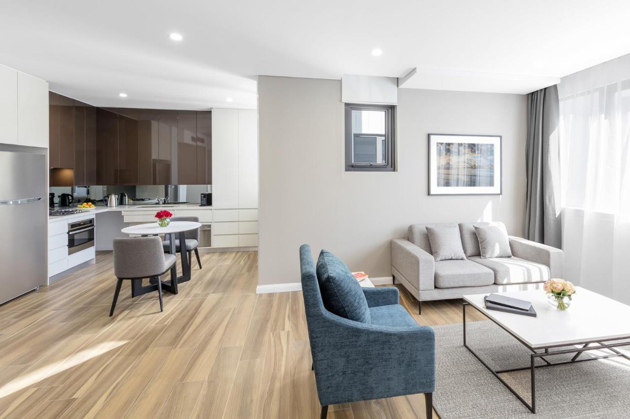Meriton Suites Coward Street, Mascot Sidney Exterior foto A staged apartment at 100 East End Avenue