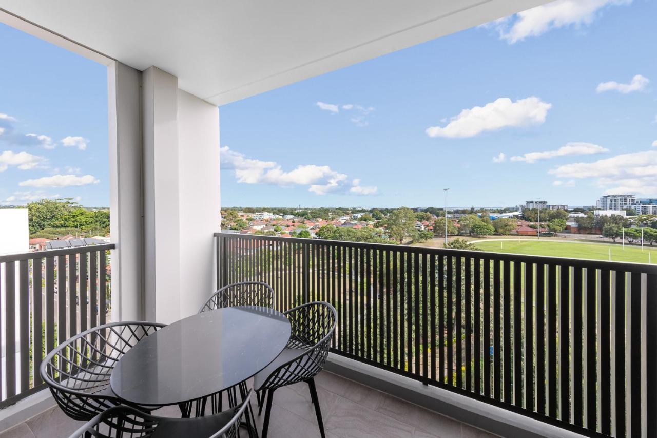 Meriton Suites Coward Street, Mascot Sidney Exterior foto Balcony