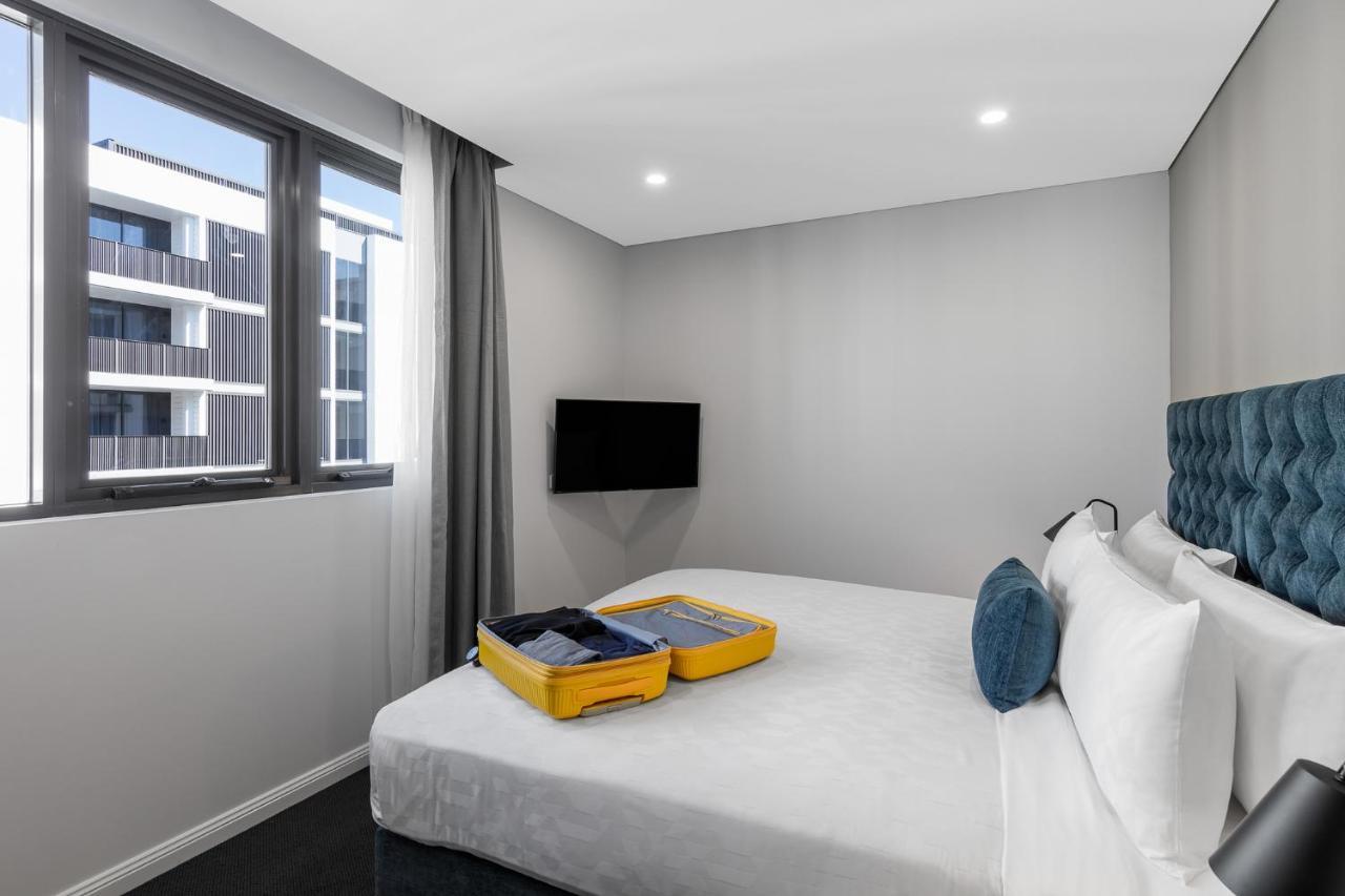 Meriton Suites Coward Street, Mascot Sidney Exterior foto A bedroom at the hotel